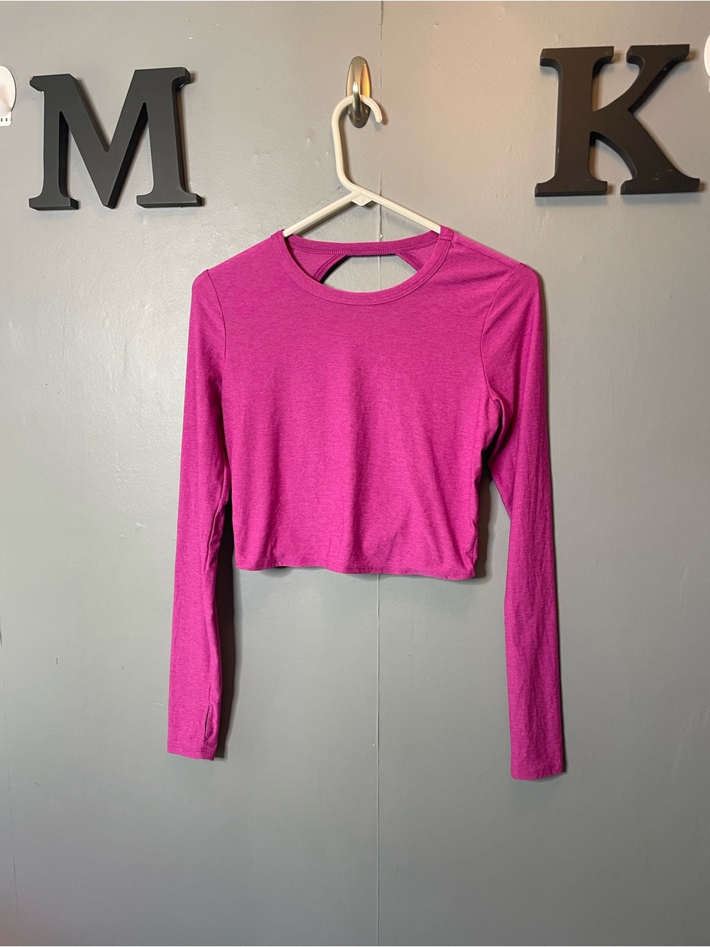 Beyond Yoga Cropped Long-Sleeve Crewneck Open‎ back Top - Magenta size small